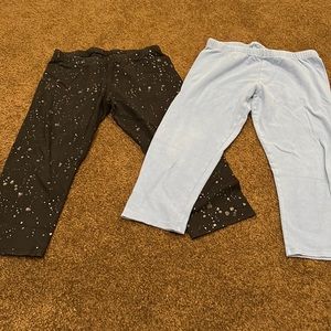 2 Girls capri leggings.